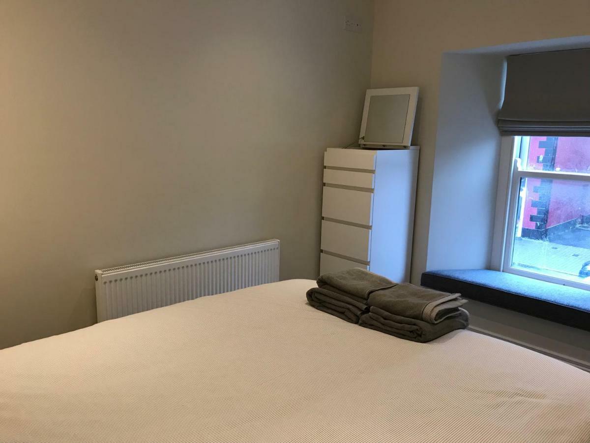 Bush House Accommodation - The Courthouse Apartment Bushmills Esterno foto